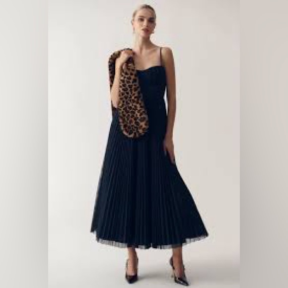 Hutch Dresses & Skirts - ANTHROPOLOGIE
Hutch Amara Corset Pleated Tulle Fit & Flare Midi Dress